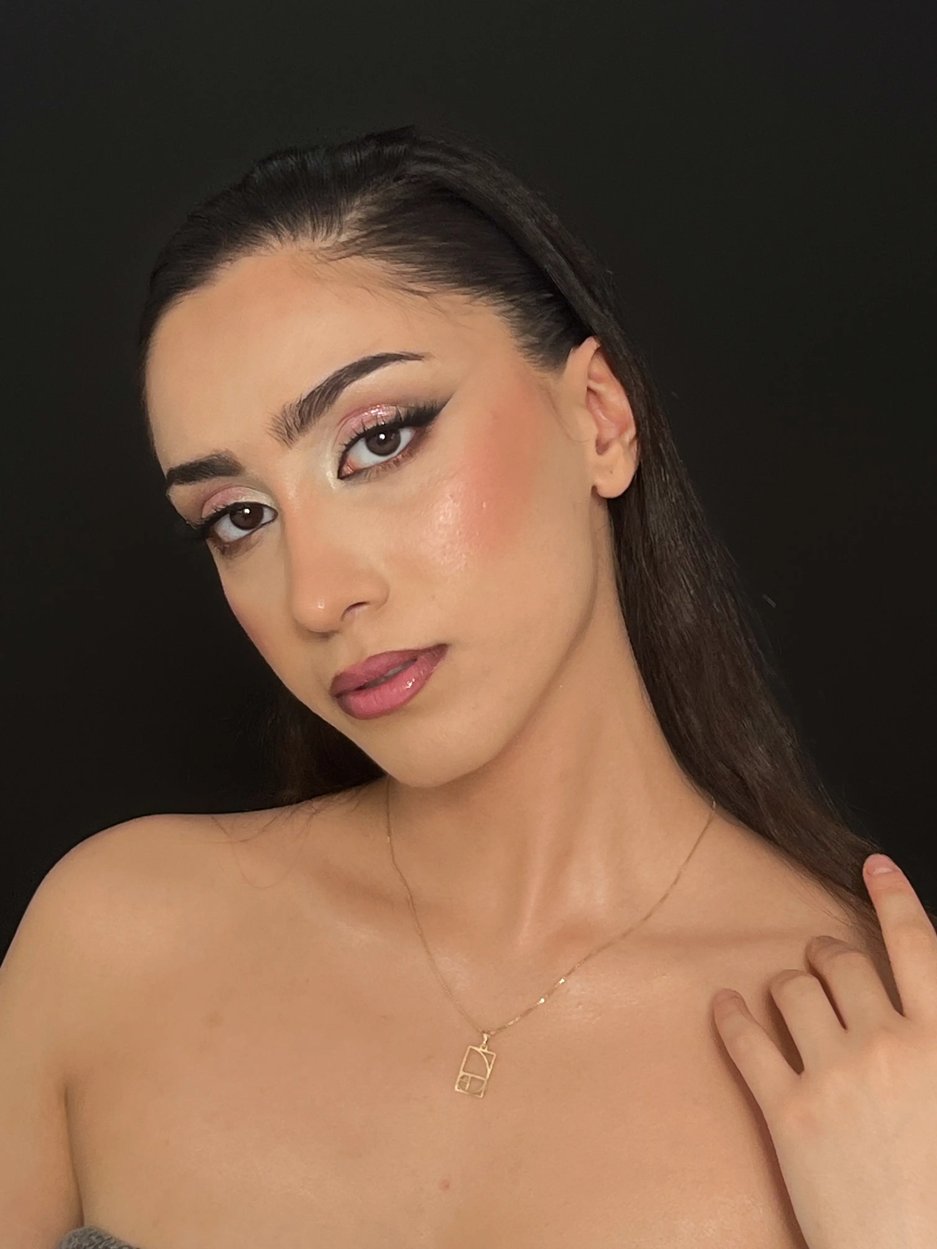 Event-Make-up mit strahlendem, natürlichem Glow