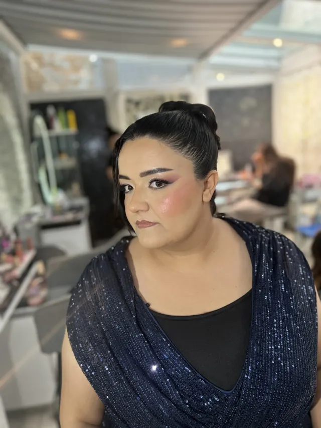 مكياج سهرة من الجانب مع كونتور