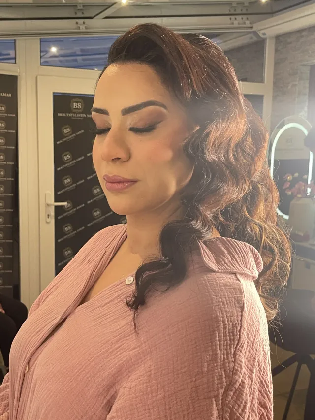 ستايل سهرة كامل مع مكياج وتسريحة