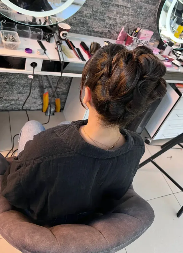 تصفيف التجعيدات في صالون التجميل