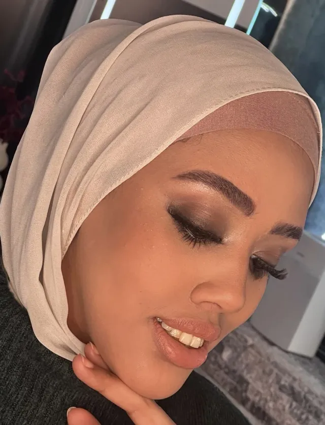مكياج مع تموجات الأصابع